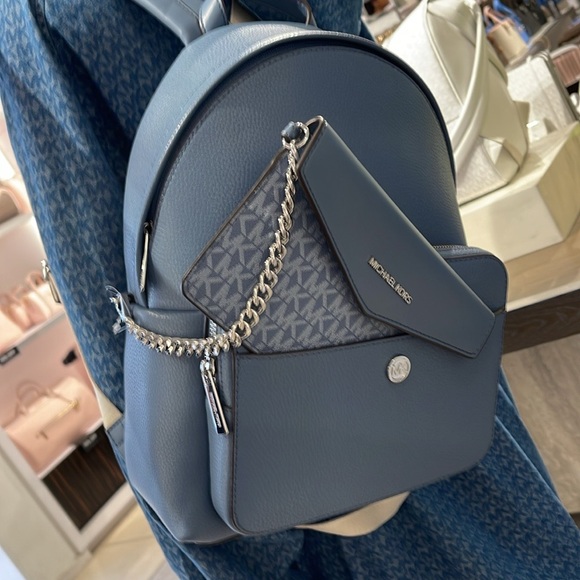 MICHAEL KORS 
Maisie Medium Pebbled Leather 2-in-1 Backpack
Denim 
NWT - Picture 16 of 16